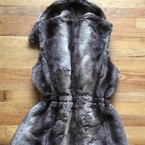 Ellen Tracy fake fur vest - Picture 2 of 2